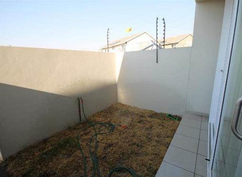 3 Bedroom Apartment in Die Heuwel-3