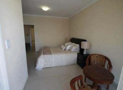 3 Bedroom Apartment in Die Heuwel-4