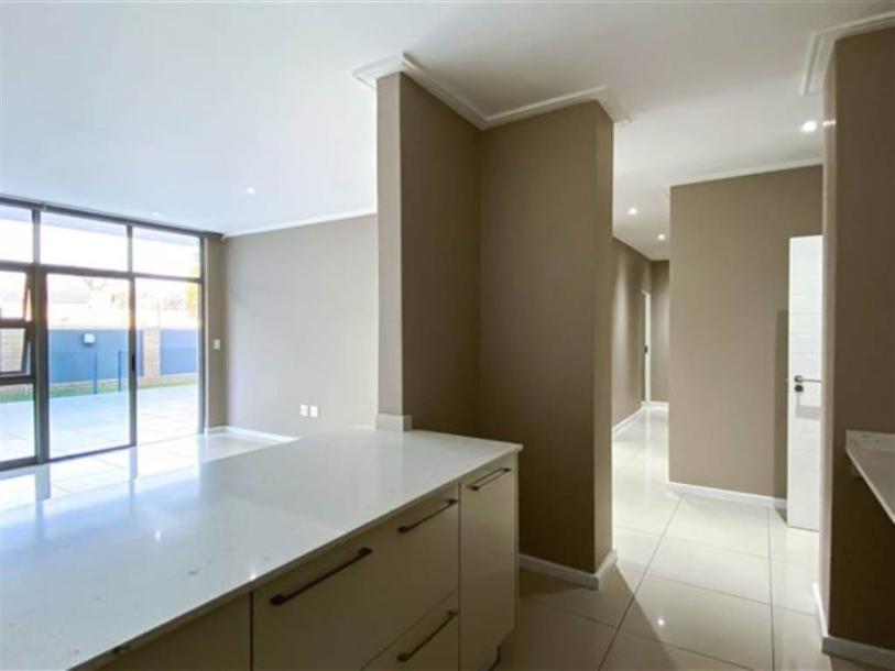 2 Bed Apartment in Bedfordview-2