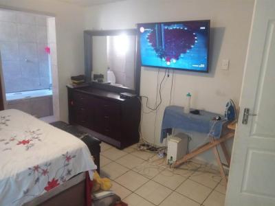 3 Bedroom House in Lyttelton Manor-3