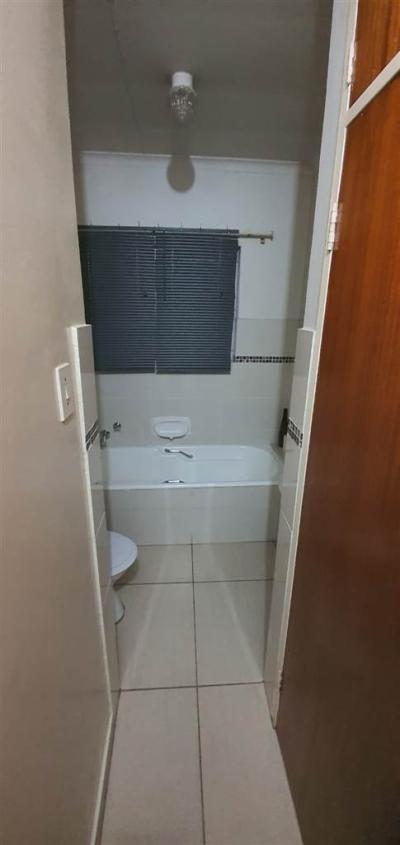 3 Bedroom Townhouse in Monument Park-17