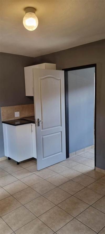1 Bedroom Flat in Mamelodi East-3