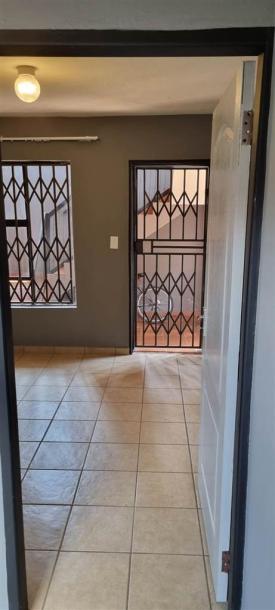 1 Bedroom Flat in Mamelodi East-4