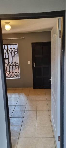 1 Bedroom Flat in Mamelodi East-6
