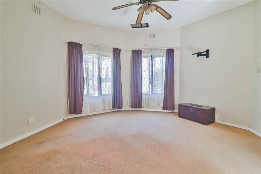 2 Bedroom Simplex in Scottburgh Central-11