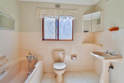 2 Bedroom Simplex in Scottburgh Central-12