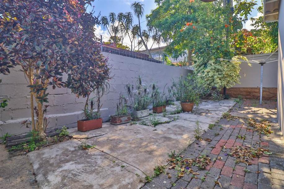 2 Bedroom Simplex in Scottburgh Central-17