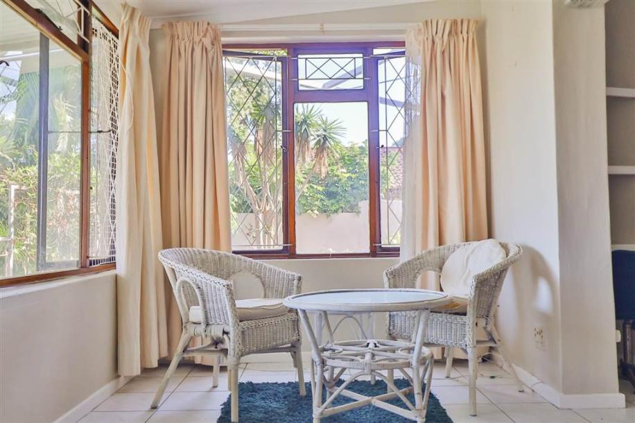 2 Bedroom Simplex in Scottburgh Central-5