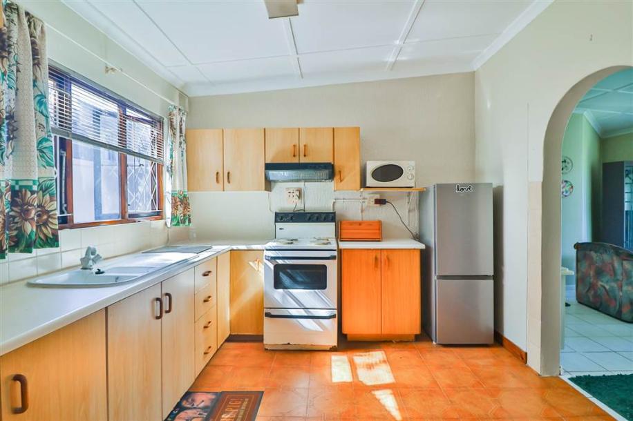 2 Bedroom Simplex in Scottburgh Central-6