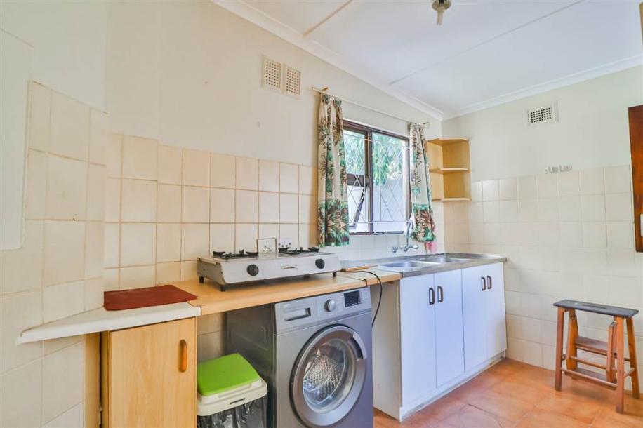 2 Bedroom Simplex in Scottburgh Central-8