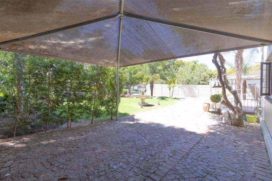 4 Bedroom House in Worcester and surrounds-2