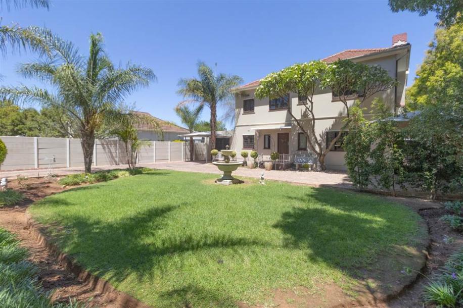 4 Bedroom House in Worcester and surrounds-1