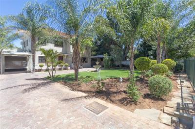 4 Bedroom House in Worcester and surrounds-18