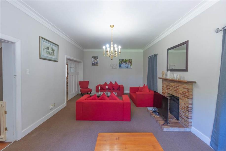 4 Bedroom House in Worcester and surrounds-16