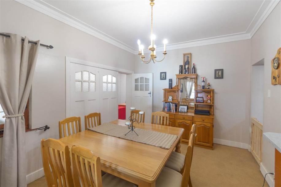 4 Bedroom House in Worcester and surrounds-14