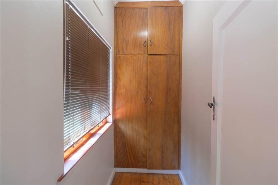 4 Bedroom House in Worcester and surrounds-11