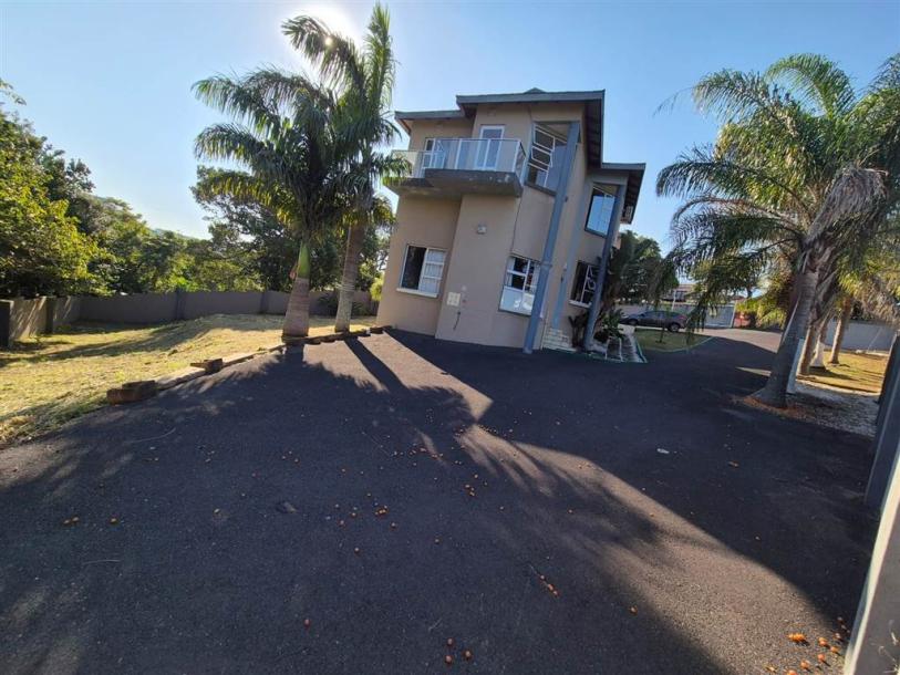 3 Bedroom House in Shelly Beach-18