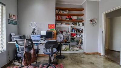 4 Bedroom House in Calitzdorp-11