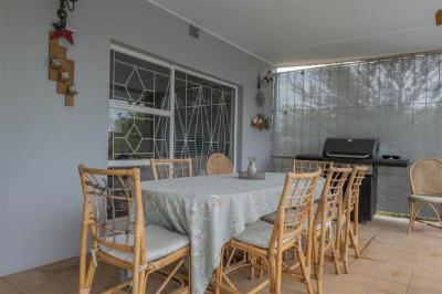 4 Bedroom House in Calitzdorp-12