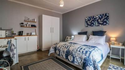 4 Bedroom House in Calitzdorp-15