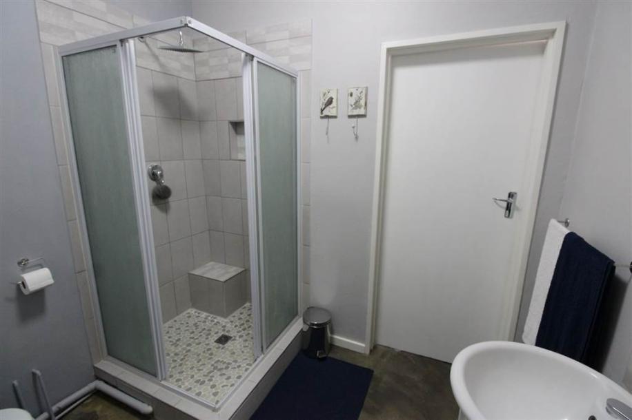 4 Bedroom House in Calitzdorp-17