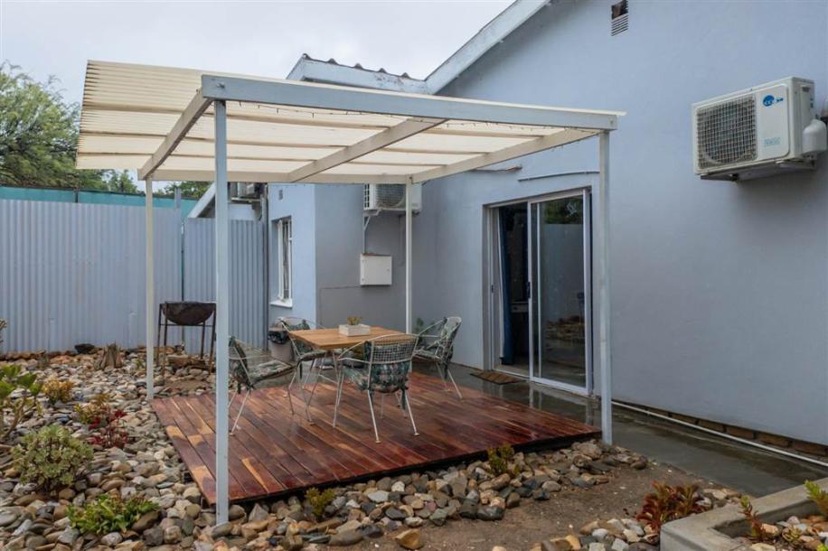 4 Bedroom House in Calitzdorp-18