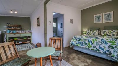 4 Bedroom House in Calitzdorp-19