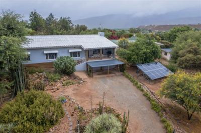 4 Bedroom House in Calitzdorp-3