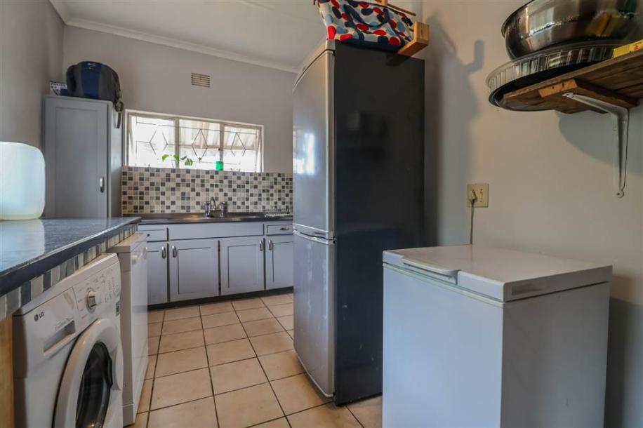 4 Bedroom House in Calitzdorp-7