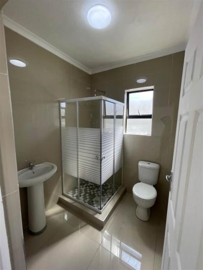 2 Bedroom Flat in Sydenham-1