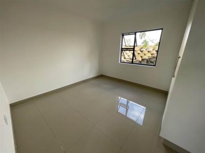 2 Bedroom Flat in Sydenham-6