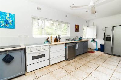 7.5 Bedroom House in Leisure Bay-10