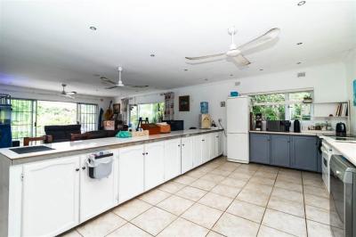 7.5 Bedroom House in Leisure Bay-11