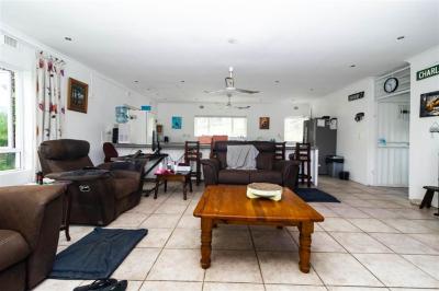7.5 Bedroom House in Leisure Bay-15