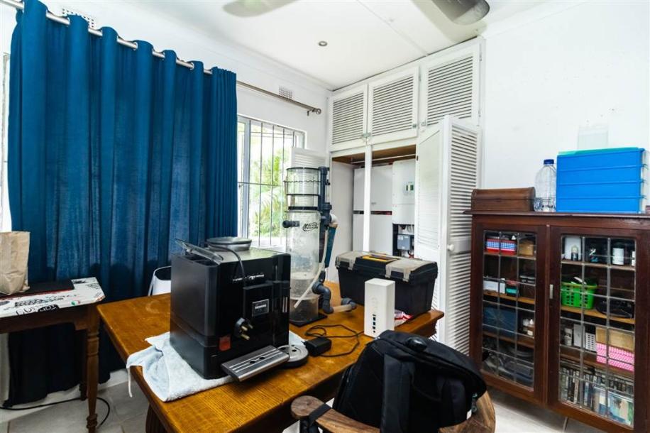 7.5 Bedroom House in Leisure Bay-4