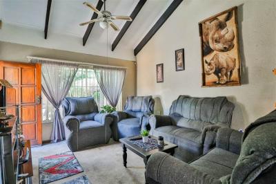2 Bedroom Townhouse in Witbank-9