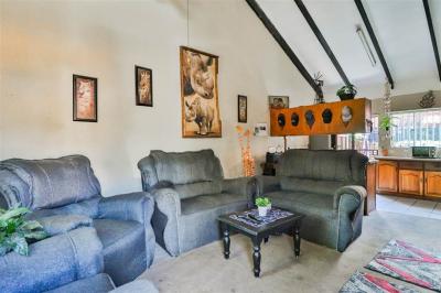 2 Bedroom Townhouse in Witbank-10