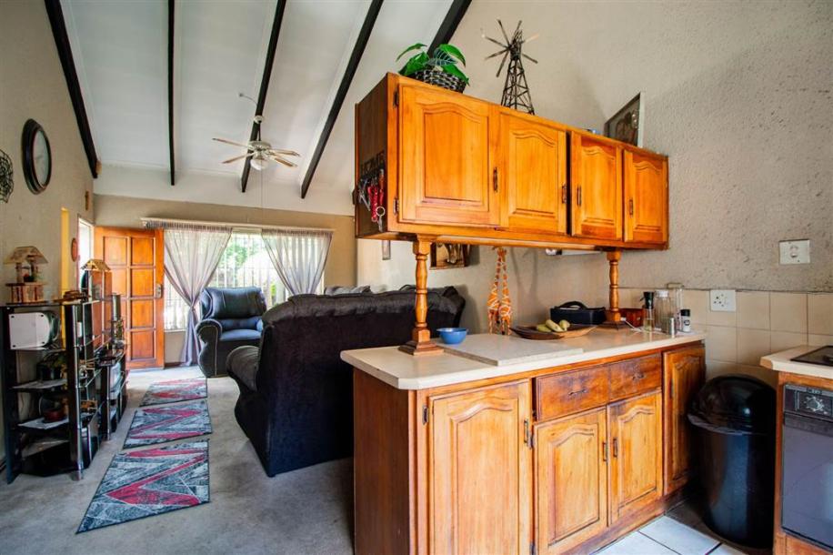 2 Bedroom Townhouse in Witbank-12