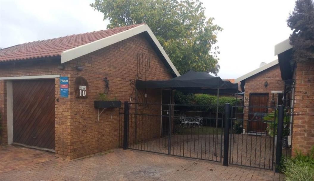 2 Bedroom Townhouse in Witbank-2