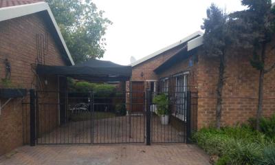 2 Bedroom Townhouse in Witbank-3