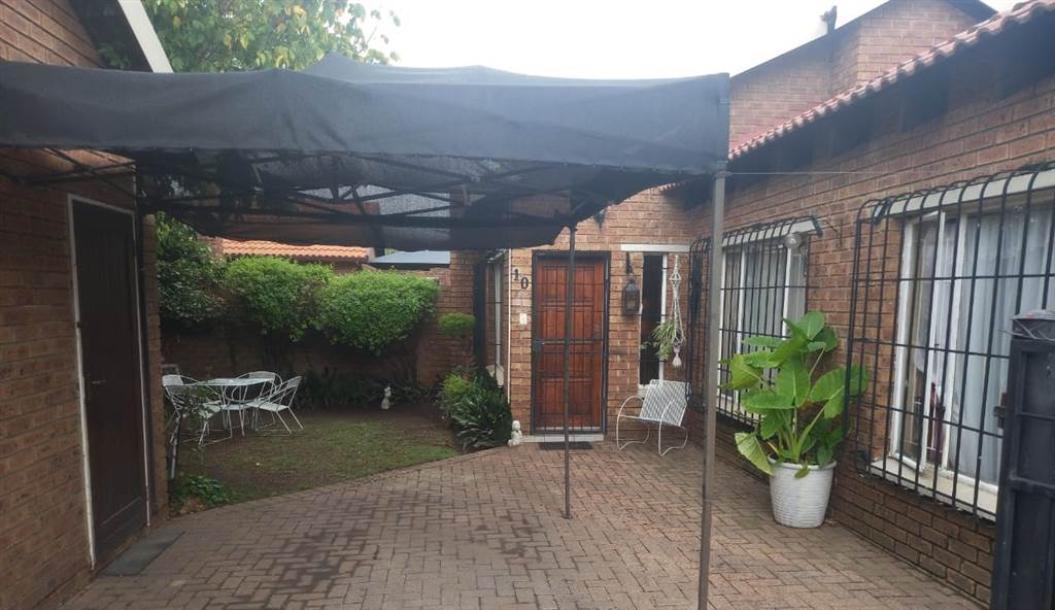2 Bedroom Townhouse in Witbank-5