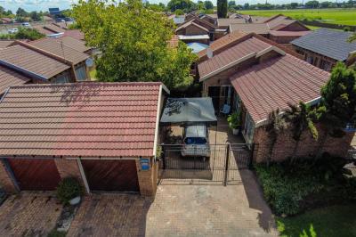 2 Bedroom Townhouse in Witbank-6