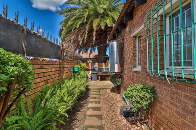 2 Bedroom Townhouse in Witbank-8