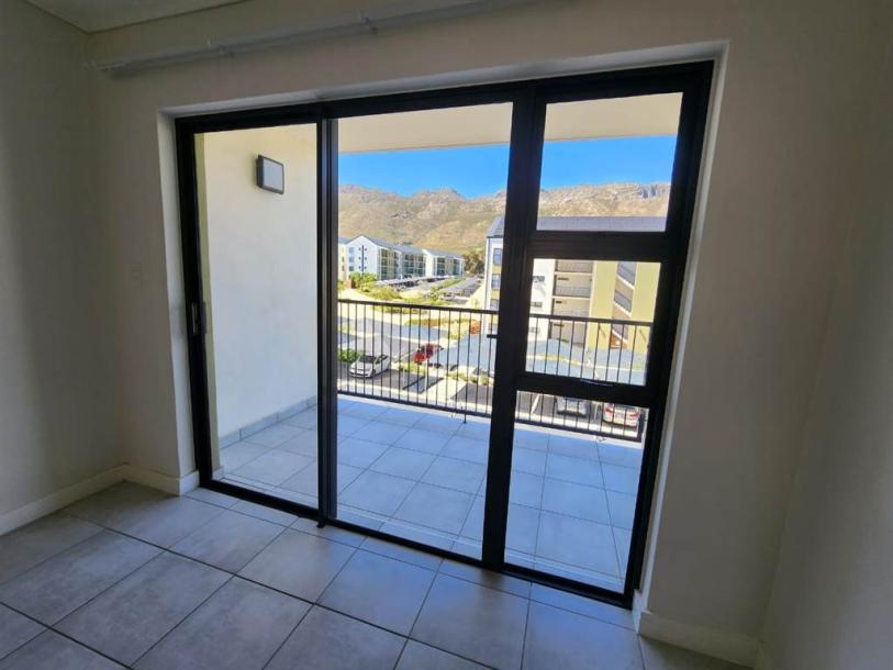 2 Bedroom Apartment in Gordons Bay Central-3