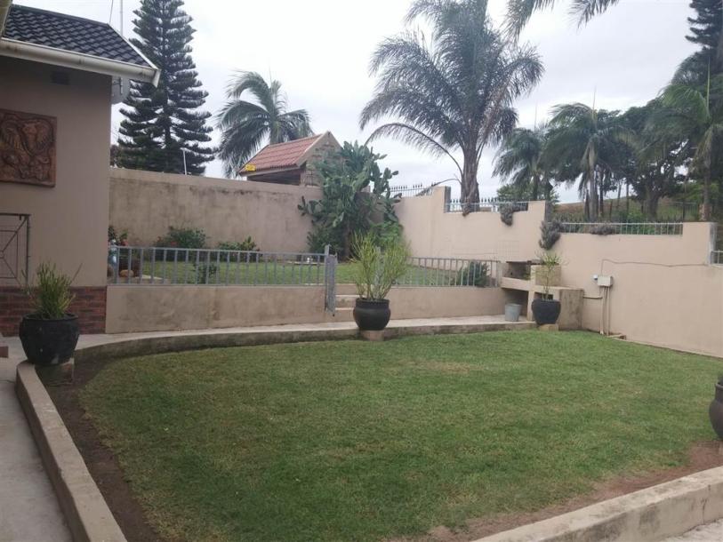 3 Bedroom House in High Ridge-1