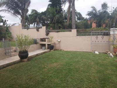 3 Bedroom House in High Ridge-2