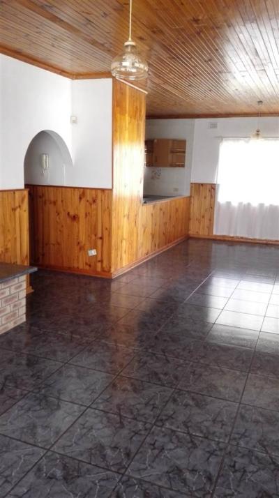 3 Bedroom House in High Ridge-4