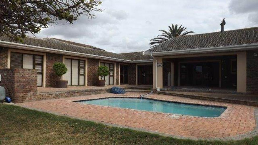 3.5 Bed House in Bluewater Bay-0