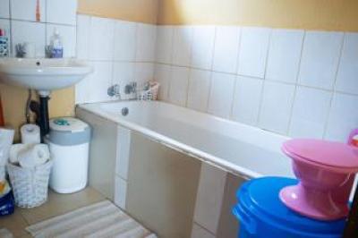 2 Bedroom House for Sale in Protea Glen-8