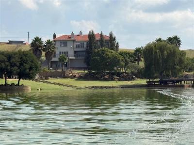 6 Bedroom House in Vaal Dam-0